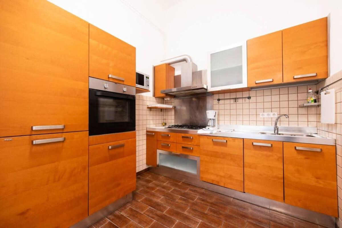 Very Central Convenient Large Ac Place Budapest Esterno foto