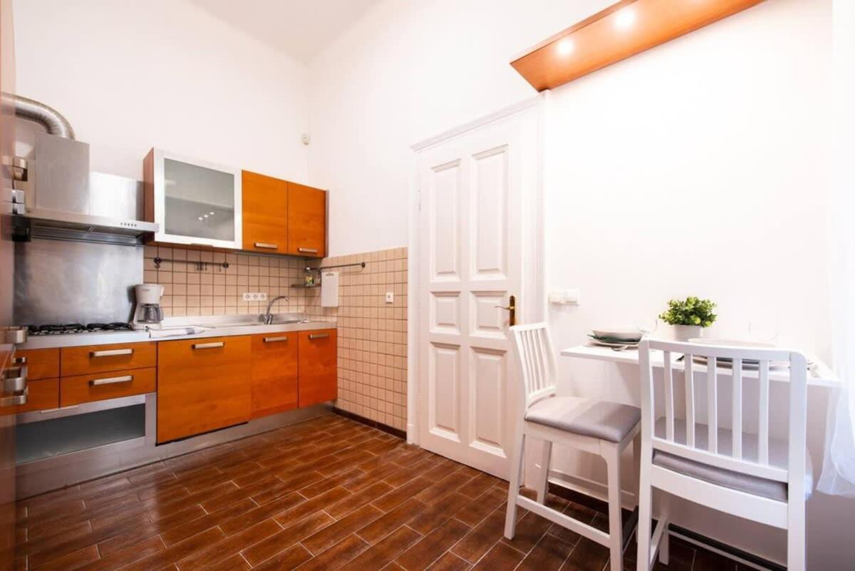 Very Central Convenient Large Ac Place Budapest Esterno foto