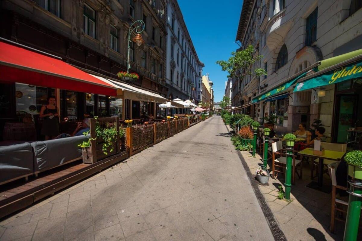 Very Central Convenient Large Ac Place Budapest Esterno foto
